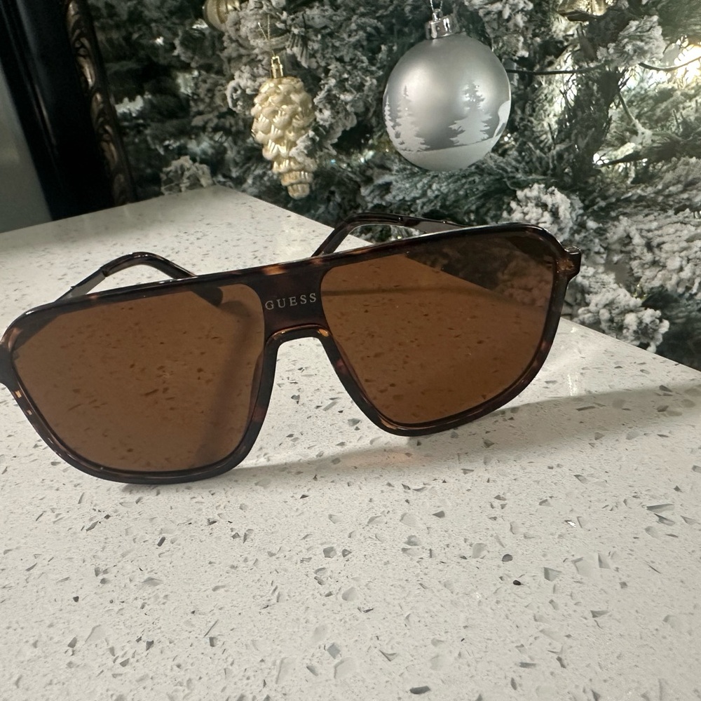 Guess Tortoise Shell Sunglasses for Men (10)
